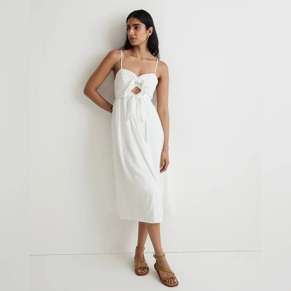 NWT Madewell women’s Double-Tie Cutout Sweetheart Midi Dress
Size: 8
Color:white